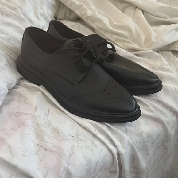 Classic Black Men's Dress Shoes - Picture 6 of 6